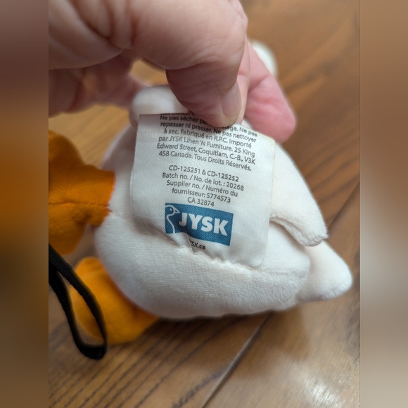 - JYSK Goose Stuffed Animal With Toush tag. 8 inches. Small toy, But… - Picture 5 of 6